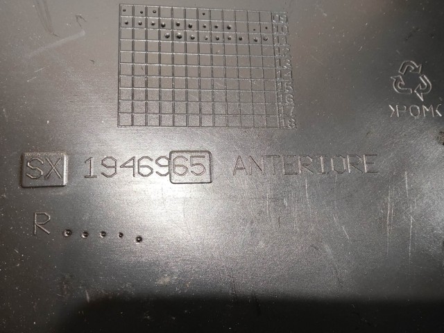 205141 Alfa Romeo Giulietta 2010-2020 bal első hangszóró rács, a képen látható sérüléssel 71769846