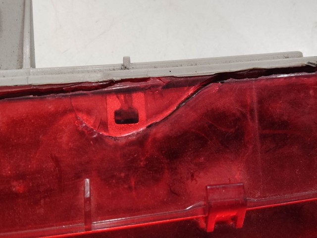 205146 Alfa Romeo Giulietta , Fiat 500L pótféklámpa, a képen látható sérüléssel 51925086