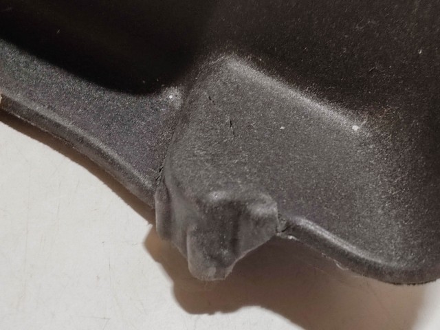 193999 Dacia Sandero II. 2012-2020 Kalaptartó a képen látható sérüléssel 794205491R