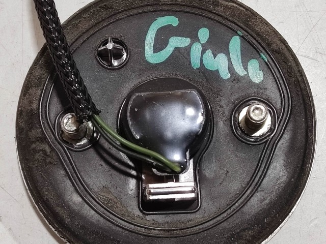 205159 Alfa Romeo Giulietta 2010-2016 nyomógombos csomagtérajtó embléma, a képen látható állapotban 