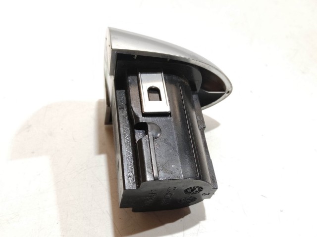 Alfa Romeo Giulietta jobb első-hátsó és bal hátsó zárbetét kupak