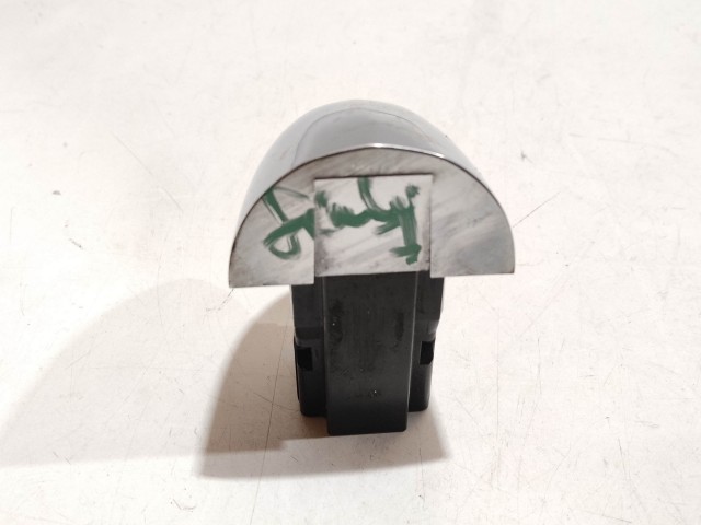 Alfa Romeo Giulietta jobb első-hátsó és bal hátsó zárbetét kupak