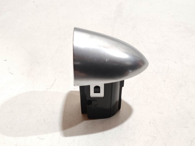 Alfa Romeo Giulietta jobb első-hátsó és bal hátsó zárbetét kupak