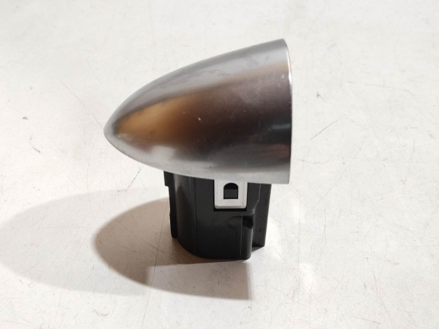 Alfa Romeo Giulietta jobb első-hátsó és bal hátsó zárbetét kupak