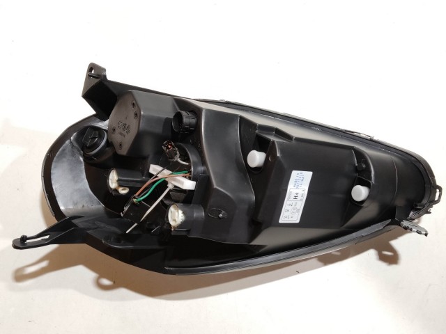 Fiat Grande Punto utángyártott új, 2008 előtti, fehér csatlakozós, jobb első fényszóró