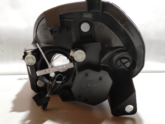 Fiat Grande Punto utángyártott új, 2008 előtti, fehér csatlakozós, jobb első fényszóró