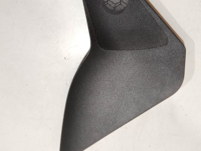 205141 Alfa Romeo Giulietta 2010-2020 bal első hangszóró rács, a képen látható sérüléssel 71769846