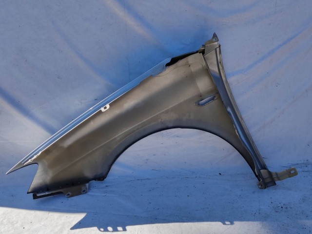 205279 Lancia Delta 2008-2014 Jobb első sárvédő, a képen látható sérüléssel