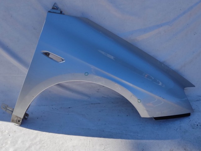 205279 Lancia Delta 2008-2014 Jobb első sárvédő, a képen látható sérüléssel