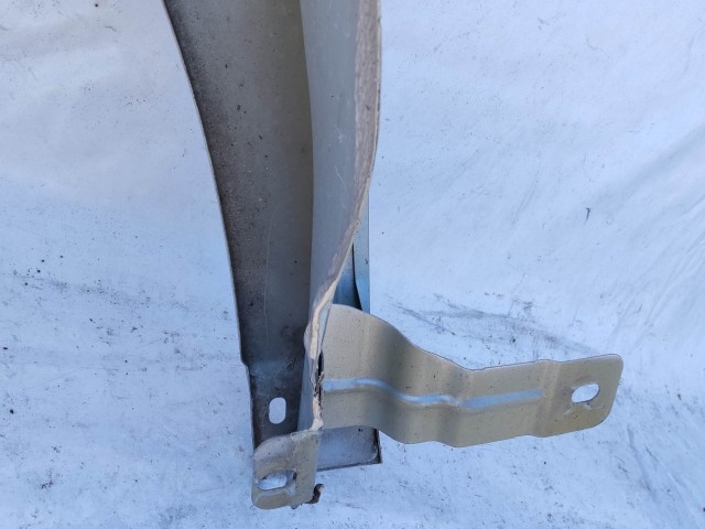 205279 Lancia Delta 2008-2014 Jobb első sárvédő, a képen látható sérüléssel