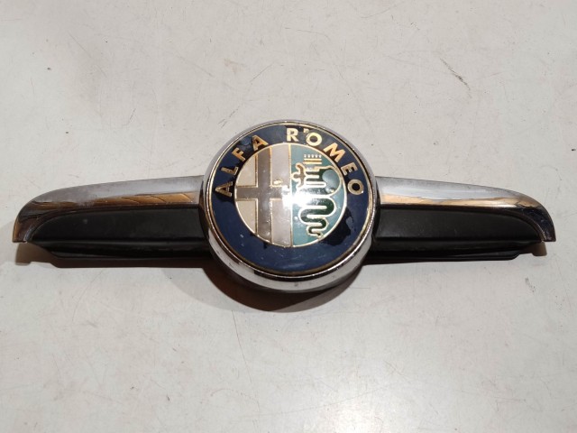 205356 Alfa Romeo 156 2003-2005 motorháztető embléma, a képen látható állapotban