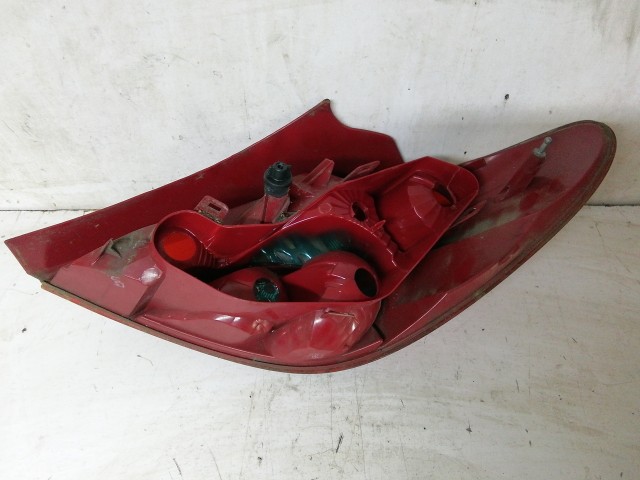 210379 Peugeot 207 2006-2014 Lámpa , Fényszóró használt  bal hátsó a képen látható sérüléssel