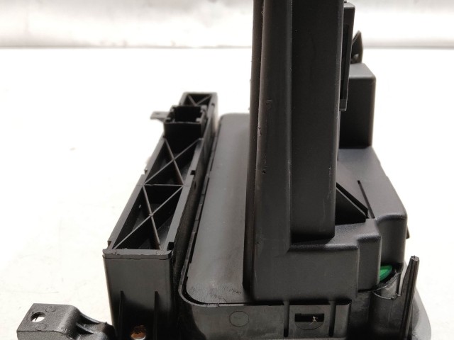 Alfa Romeo GT 2003-2010 2003-2010 Fűtés- és közép kapcsolók használt  digit