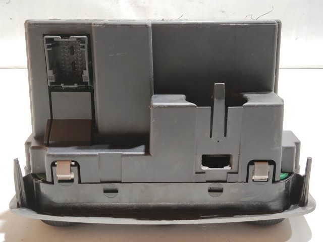 Alfa Romeo GT 2003-2010 2003-2010 Fűtés- és közép kapcsolók használt  digit