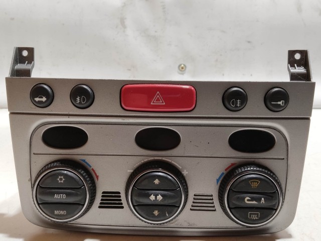 Alfa Romeo GT 2003-2010 2003-2010 Fűtés- és közép kapcsolók használt  digit