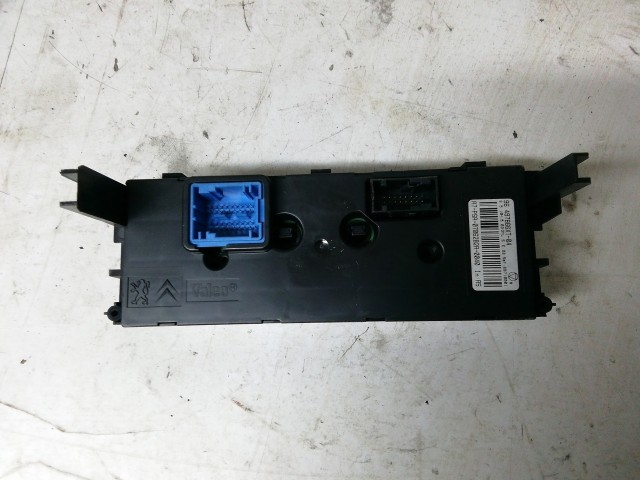 Peugeot 207 2006-2014 Fűtés- és közép kapcsolók használt  digit