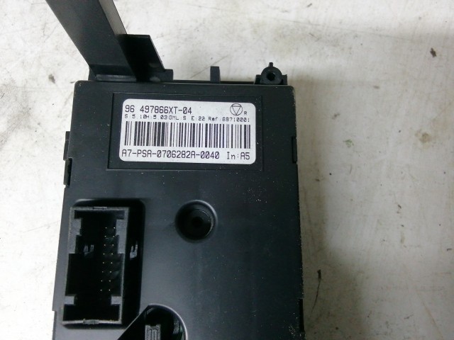 Peugeot 207 2006-2014 Fűtés- és közép kapcsolók használt  digit