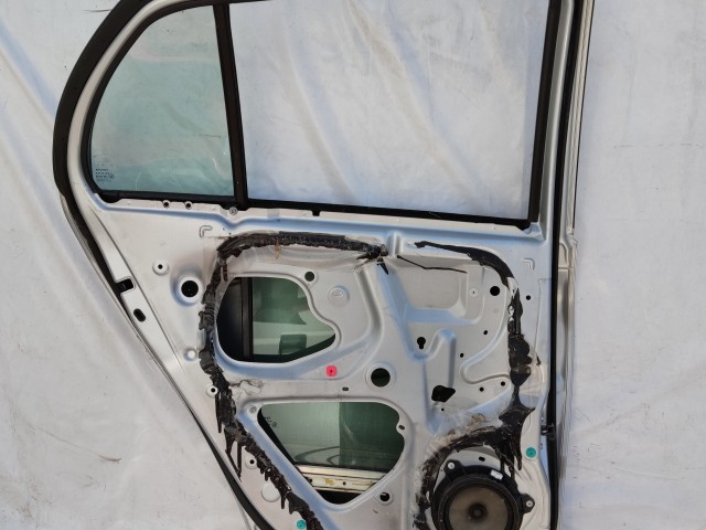 206031 Toyota Yaris II. 2006-2011 bal hátsó ajtó
