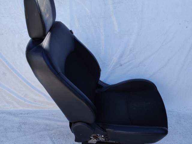 206062 Citroen C4 Aircross 2012-2017 bal első félbőr ülés, a képen látható sérüléssel