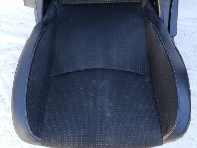 206062 Citroen C4 Aircross 2012-2017 bal első félbőr ülés, a képen látható sérüléssel