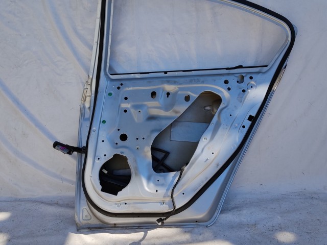 206076 Chevrolet Cruze 2008-2016 szedán jobb hátsó ajtó, a képen látható sérüléssel