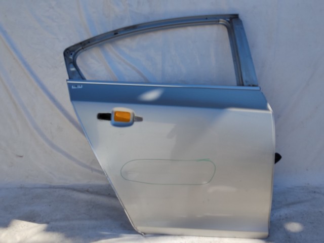 206076 Chevrolet Cruze 2008-2016 szedán jobb hátsó ajtó, a képen látható sérüléssel