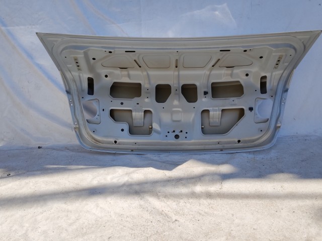 206079 Chevrolet Cruze 2008-2016 szedán csomagtérajtó, a képen látható sérüléssel