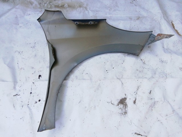 210488 Peugeot 207 2006-2014 bal első  sárvédő, a képen látható sérüléssel