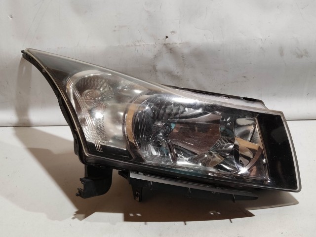 205537 Chevrolet Cruze 2008-2012 jobb első fényszóró