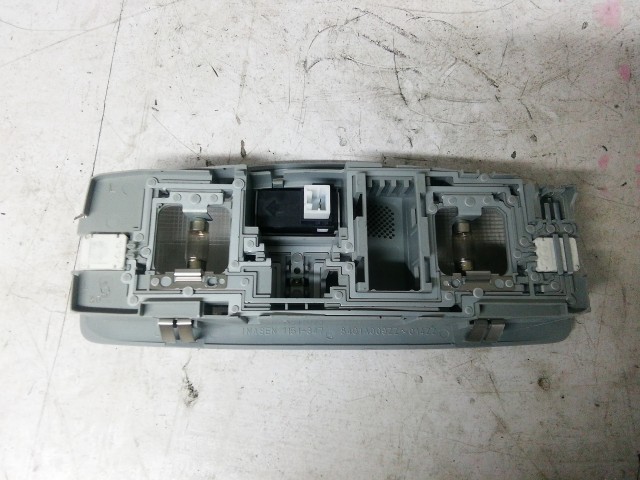 210526 Citroen C4 Aircross belső világítás 8401a009zz