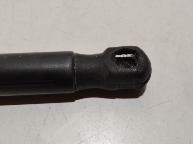 Fiat Qubo 1354844080 számú csomagtérajtó teleszkóp