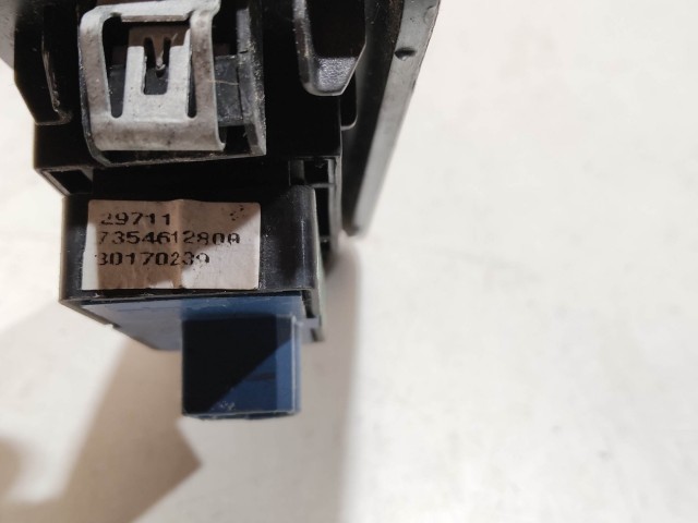 Fiat Doblo III. bal hátsó toló ajtó ablakemelő kapcsoló