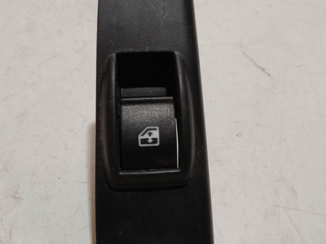 Fiat Doblo III. bal hátsó toló ajtó ablakemelő kapcsoló