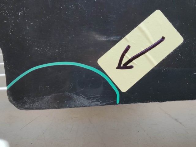 206104 Fiat Linea utángyártott új, fekete felső díszrács, a képen látható sérüléssel