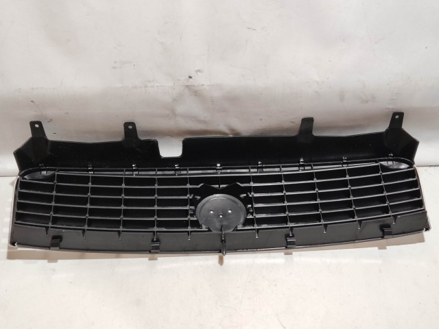 206104 Fiat Linea utángyártott új, fekete felső díszrács, a képen látható sérüléssel