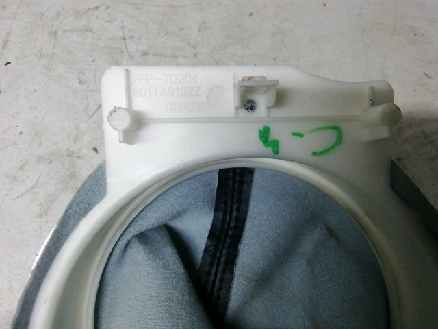 Citroen C4 Aircross 2012-2017 Váltószoknya 8011A913ZZ