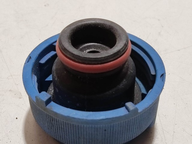 Alfa Romeo 147 kiegyenlítő tartály sapka