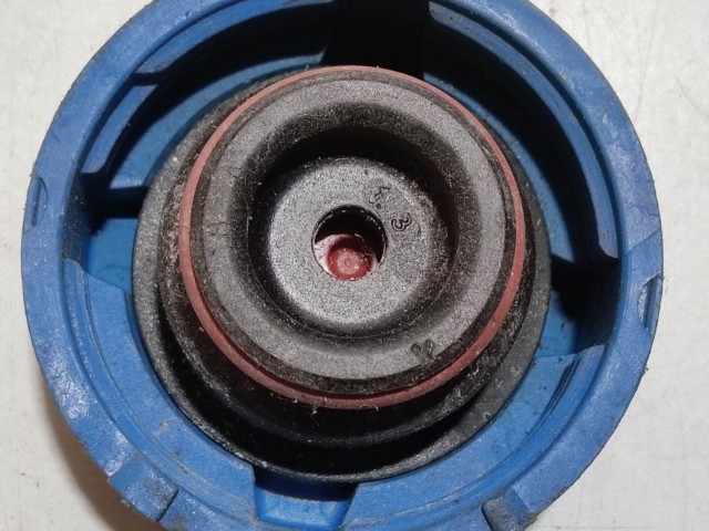 Alfa Romeo 147 kiegyenlítő tartály sapka