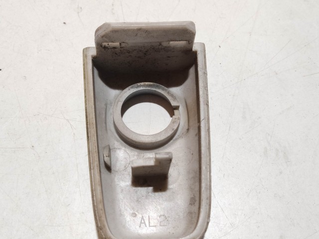 Peugeot 4007 2007-2013 Zárbetét kupak használt bal első, ezüst 