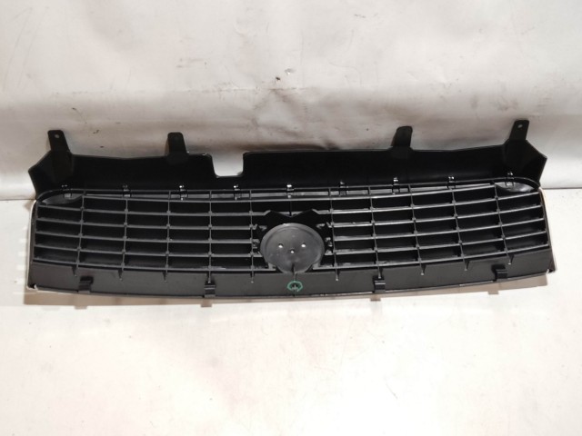 206102 Fiat Linea utángyártott új, fekete felső díszrács, a képen látható sérüléssel