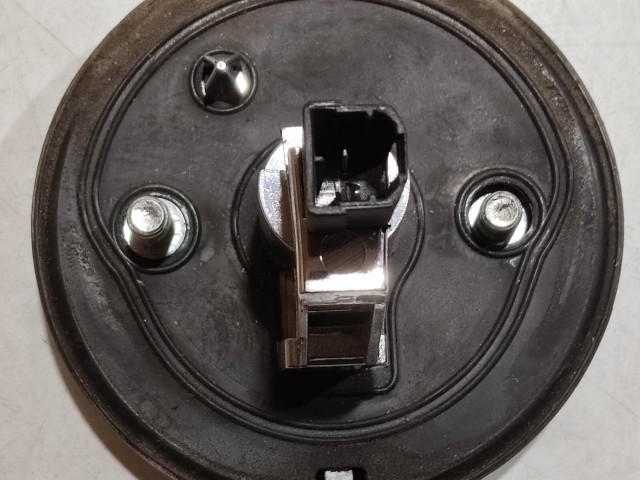 205695 Alfa Romeo Giulietta 2010-2016 nyomógombos csomagtérajtó embléma, a képen látható állapotban 