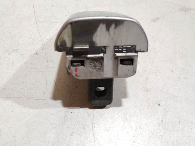 Peugeot 4007 2007-2013 Zárbetét kupak használt bal hátsó, ezüst 