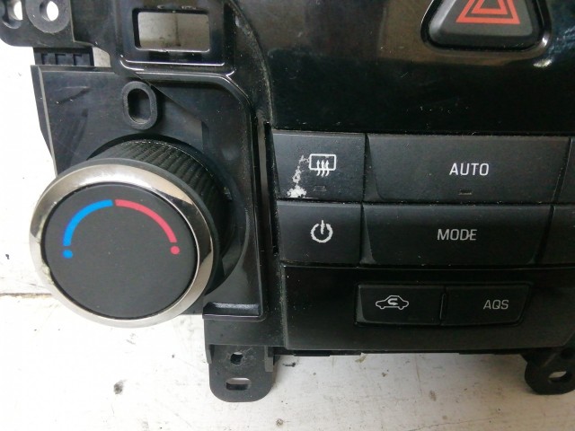 Chevrolet Cruze 2008-2012 2010-2016 Fűtés- és közép kapcsolók használt  manual