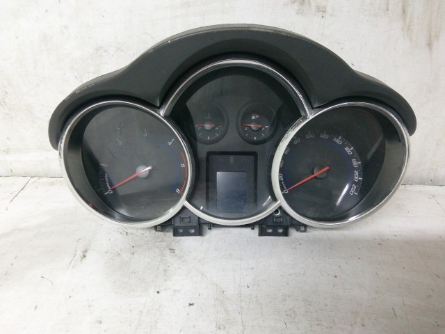 Chevrolet Cruze 2008-2012 2008-2012 Óracsoport használt  kilométeróra Egy csatlakozós 