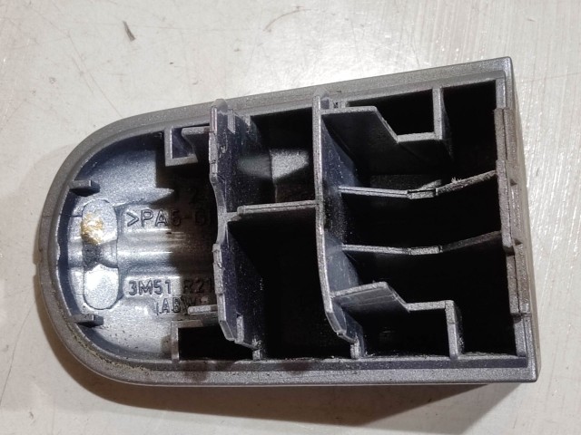 Ford Focus II. 2005-2011 2005-2011 Zárbetét kupak használt  bal hátsó