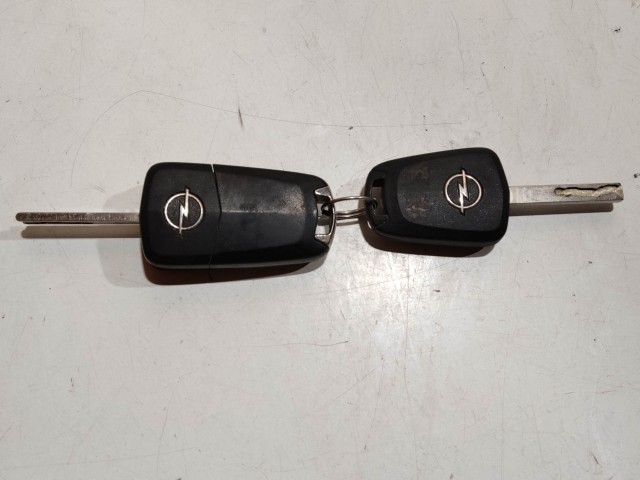 Opel Corsa D 2006-2014 2006-2014 Gyújtáskapcsoló 2 kulccsal használt 