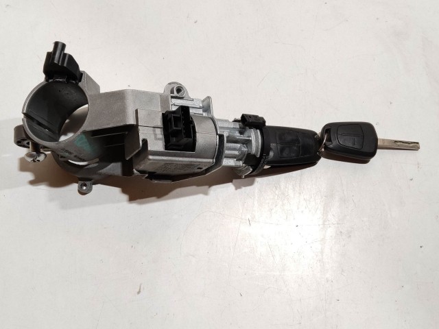 Opel Corsa D 2006-2014 2006-2014 Gyújtáskapcsoló 2 kulccsal használt 