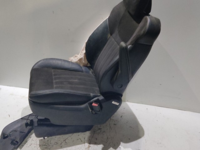 203906 Lancia Voyager 2011-2015  jobb első ülés, a képen látható állapotban
