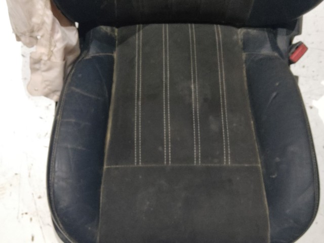 203906 Lancia Voyager 2011-2015  jobb első ülés, a képen látható állapotban