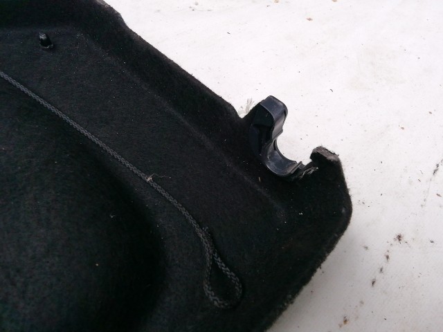 210699 Renault Twingo II. 2007-2014 5 ajtós Kalaptartó, a képen látható sérüléssel